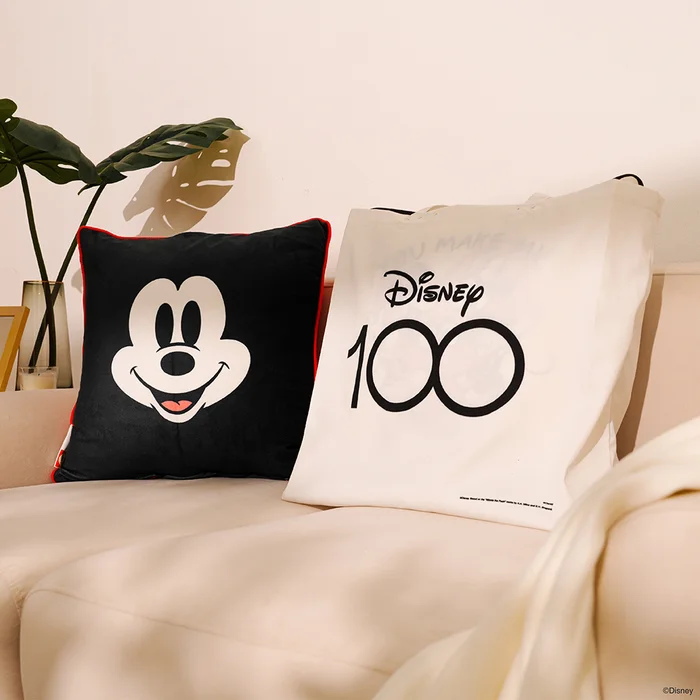 หมอน Disney รุ่น Collection ลาย Mickey Mouse ผ้าสีดำ-แดง [ของขวัญปีใหม่]